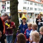 viele-kinder-freuten-sich-uber-die-originellen-luftballongfiguren viele-kinder-freuten-sich-uber-die-originellen-luftballongfiguren