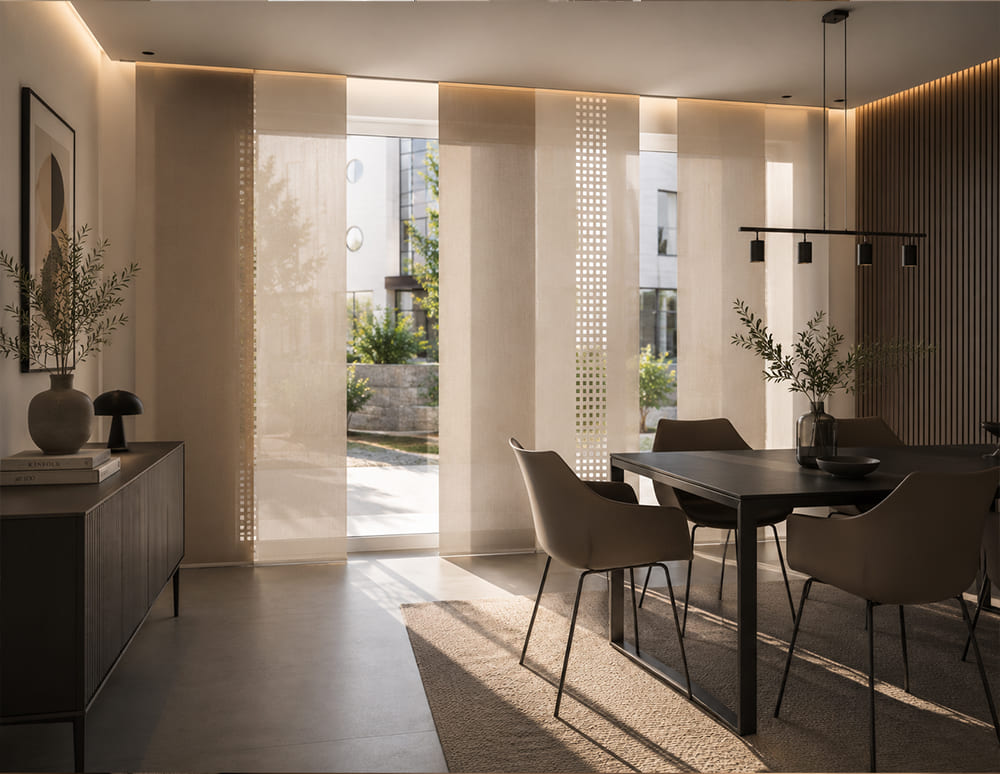 Moderne Flächenvorhänge im Esszimmer