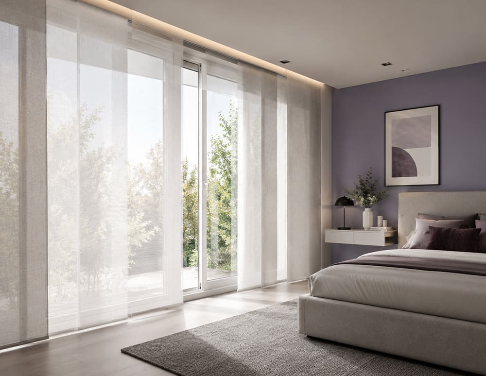Moderne Flächenvorhänge im Schlafzimmer