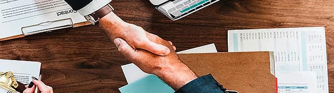 Handschlag zur neuen Partnerschaft