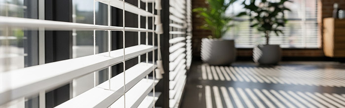 Holz Jalousie mit unterschiedlichen Lamellen